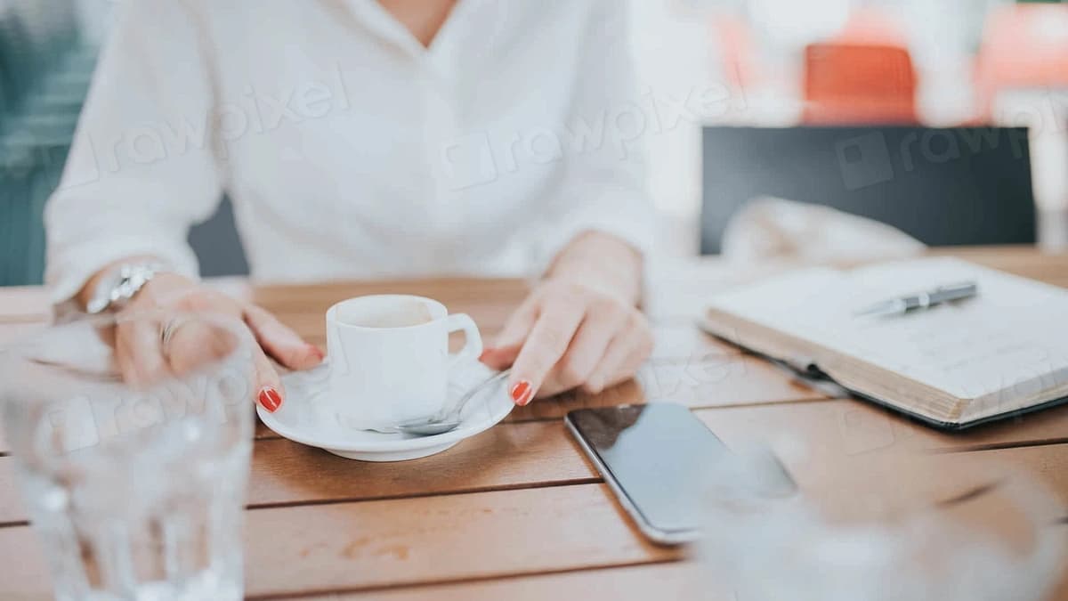 Business meeting over coffee at a cafe, representing a casual one-on-one buyer interview